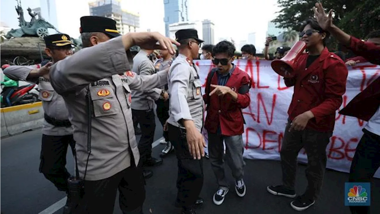 Penampakan Aksi Unjuk Rasa BEM SI, Sempat Saling Dorong dengan Polisi