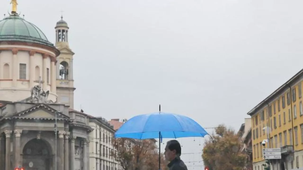 Previsioni meteo: massima allerta nel weekend, pericolo alluvioni al Sud per il vortice mediterraneo