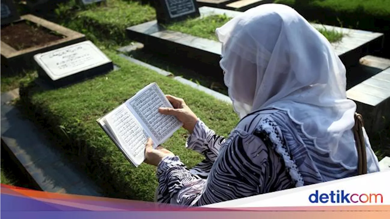 Doa Ziarah Kubur Orang Tua, Lengkap dengan Adab dan Tata Caranya