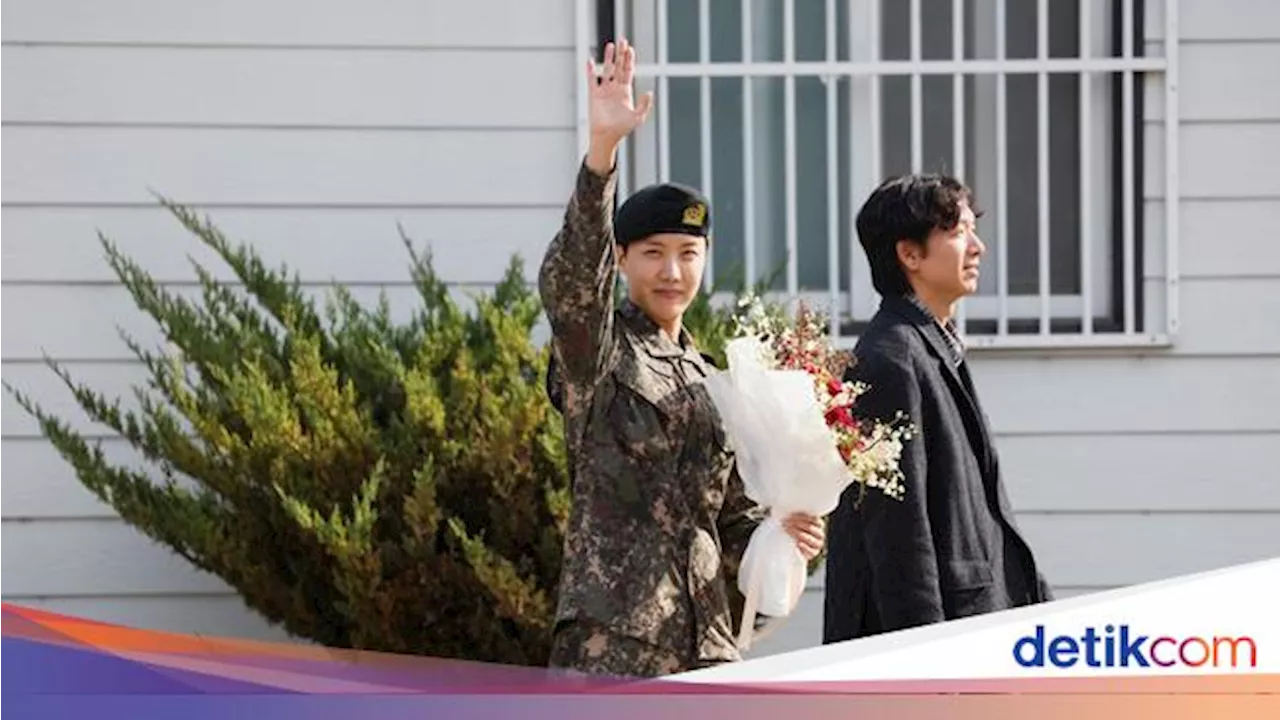 Potret J-Hope BTS Selesai Wajib Militer, Disambut Antusias ARMY