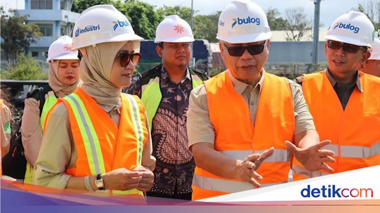 Direksi Bulog Monitoring Bongkar Muat Beras di Pelabuhan Tanjung Wangi