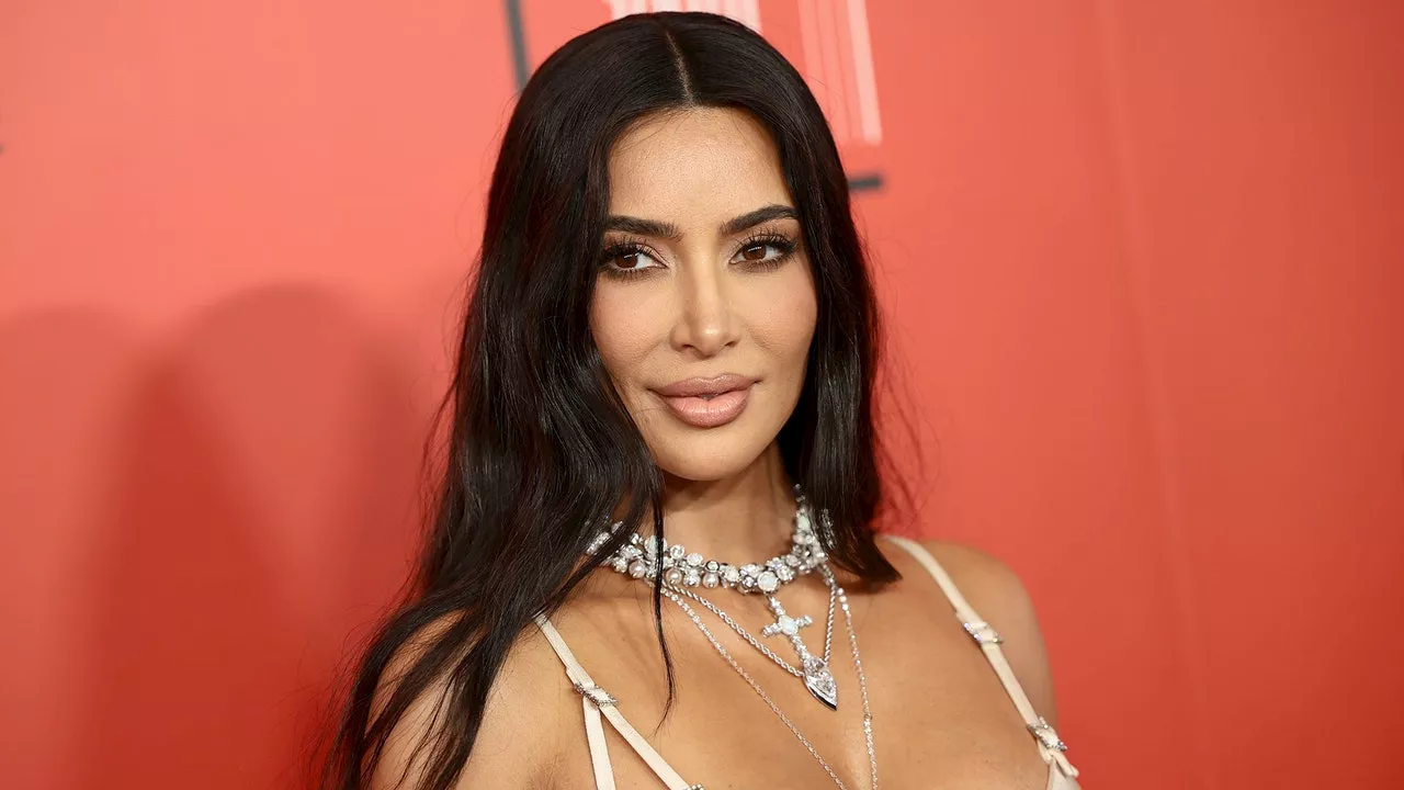 Kim Kardashian Just Cut Her Long Hair Into A Matrix Bob