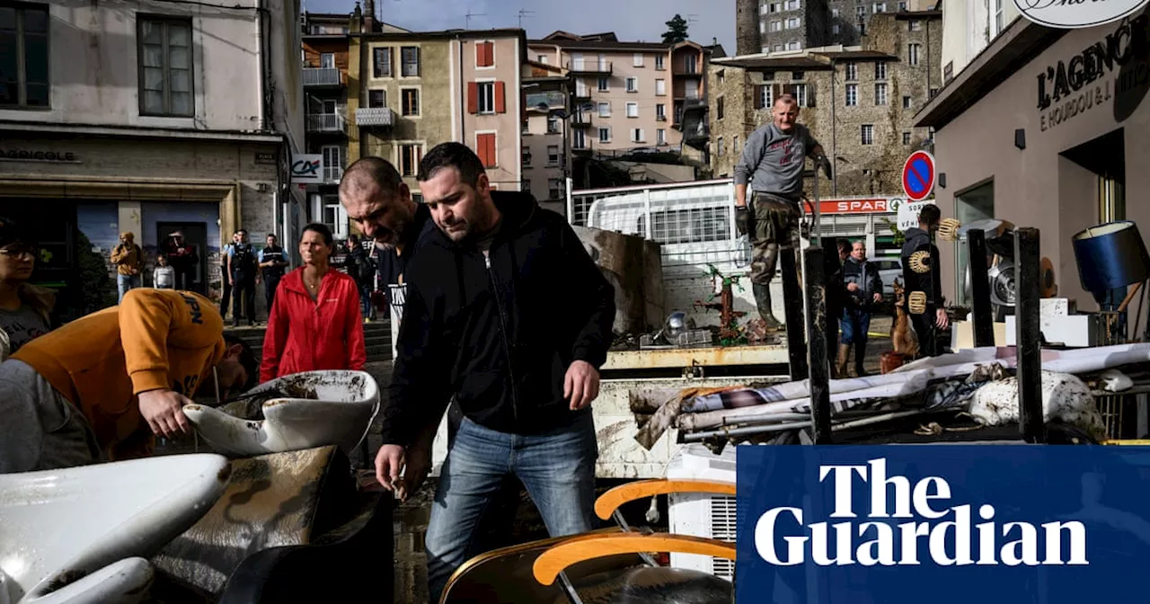 French floods and London fog: Friday’s photos of the day