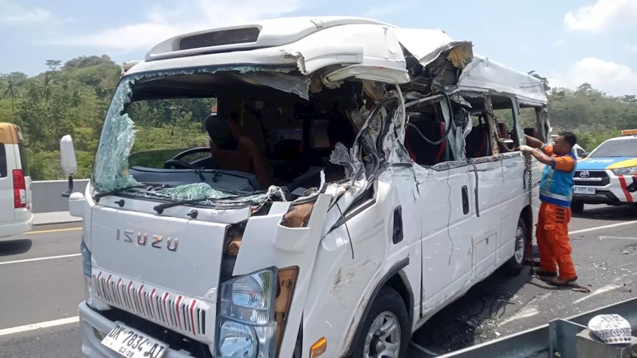 Rombongan Santri Kecelakaan di Tol Ungaran, Empat Orang Tewas