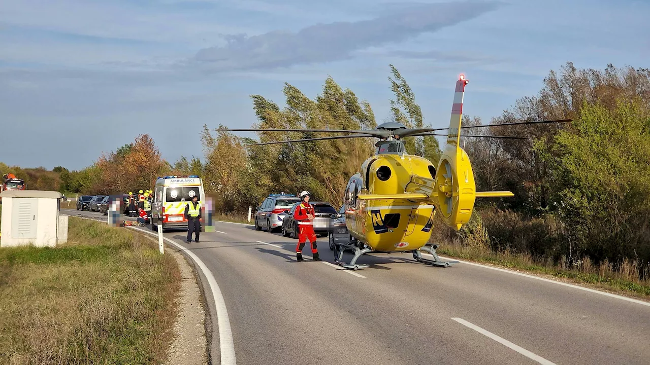 Biker crasht gegen Pk, stirbt noch an Ort und Stelle