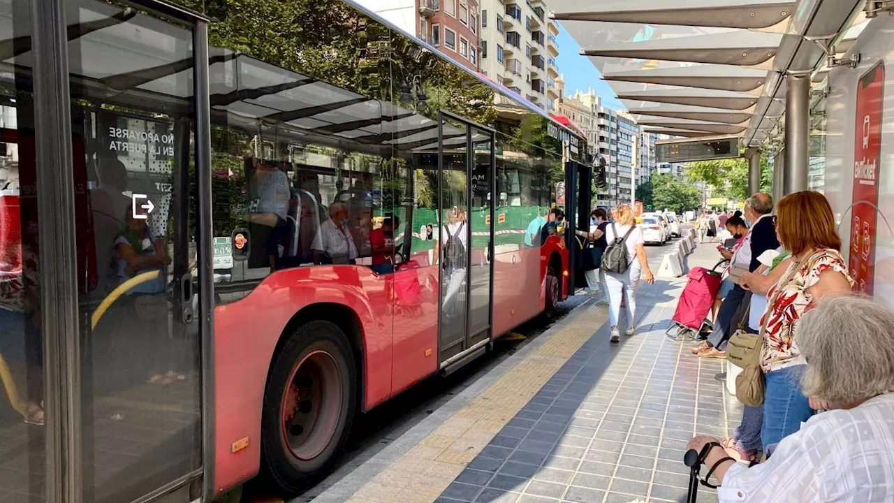 Un conductor de EMT Valencia auxilia a una mujer agredida por su pareja