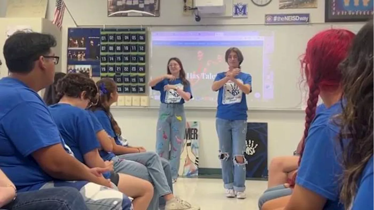 MacArthur High School students offer free sign language classes