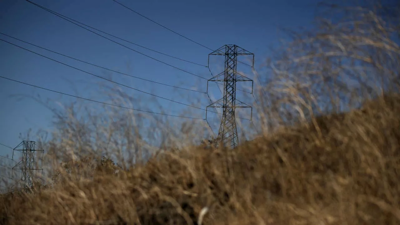 PG&E shuts off power to 16K customers because of fire risk