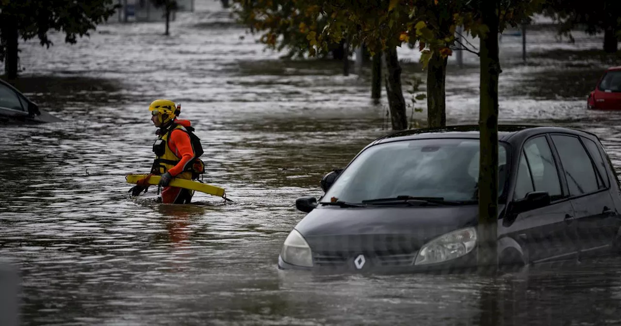 Crues et inondations : les images impressionnantes de la montée des eaux partout en France