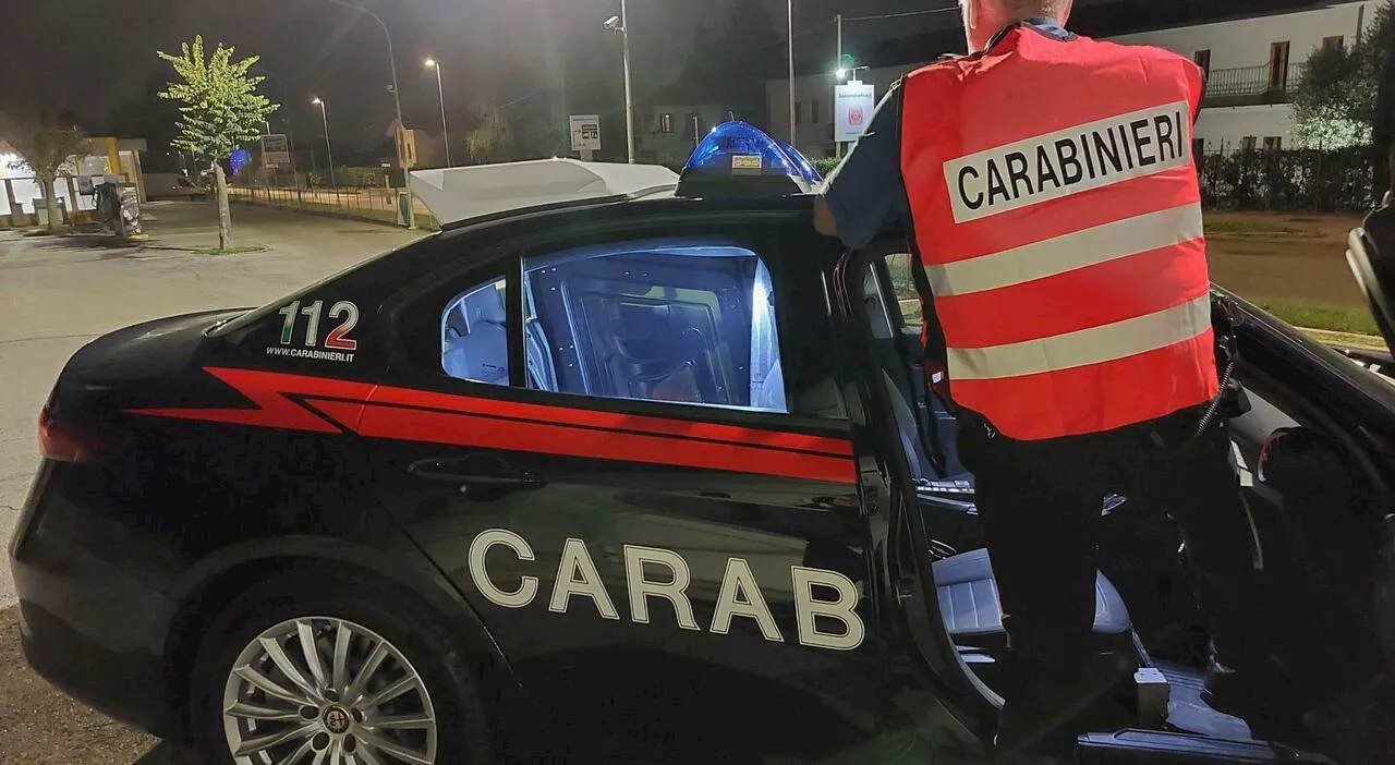 Ragazzo ubriaco picchia gli infermieri venuti a soccorrerlo: arrestato un 28enne