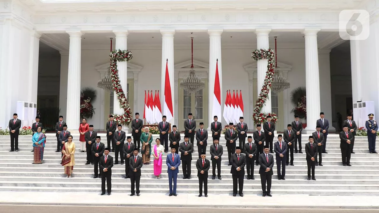 Makan Siang Bersama, Menteri Kabinet Beri Standing Ovation ke Jokowi Sebelum Pensiun