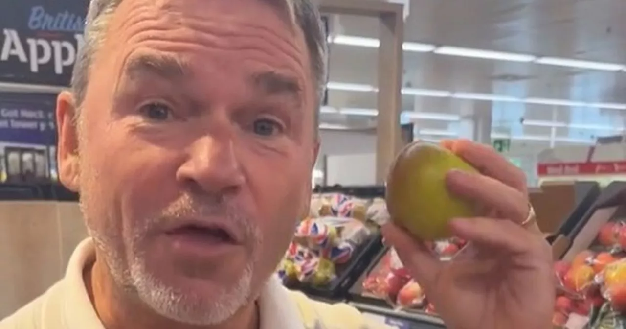 Health expert issues warning over supermarket apples as they could make you ill