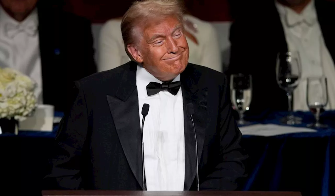 Trump scherzt bei Benefizgala in New York über Anklagen