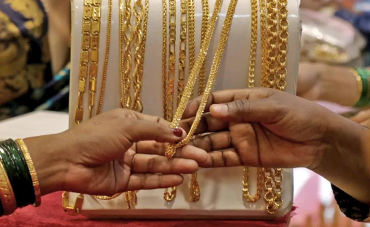 Gold Price Today: धनतेरस से पहले आज सोना-चांदी हुआ इतना महंगा, जानें 10 ग्राम सोने का भाव