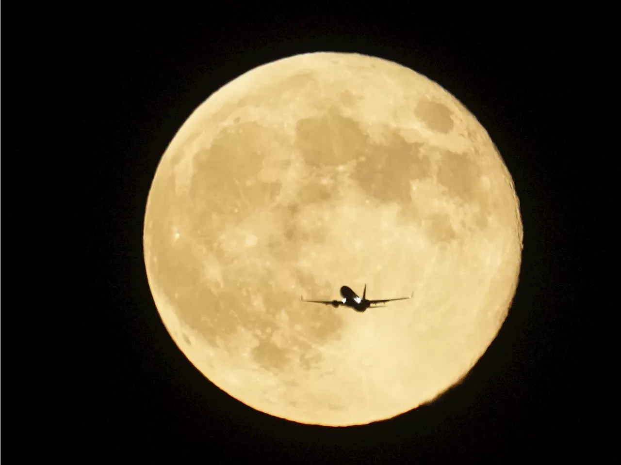 Best Pictures of Supermoon: Biggest Full Moon of 2024 Takes Over the Skies