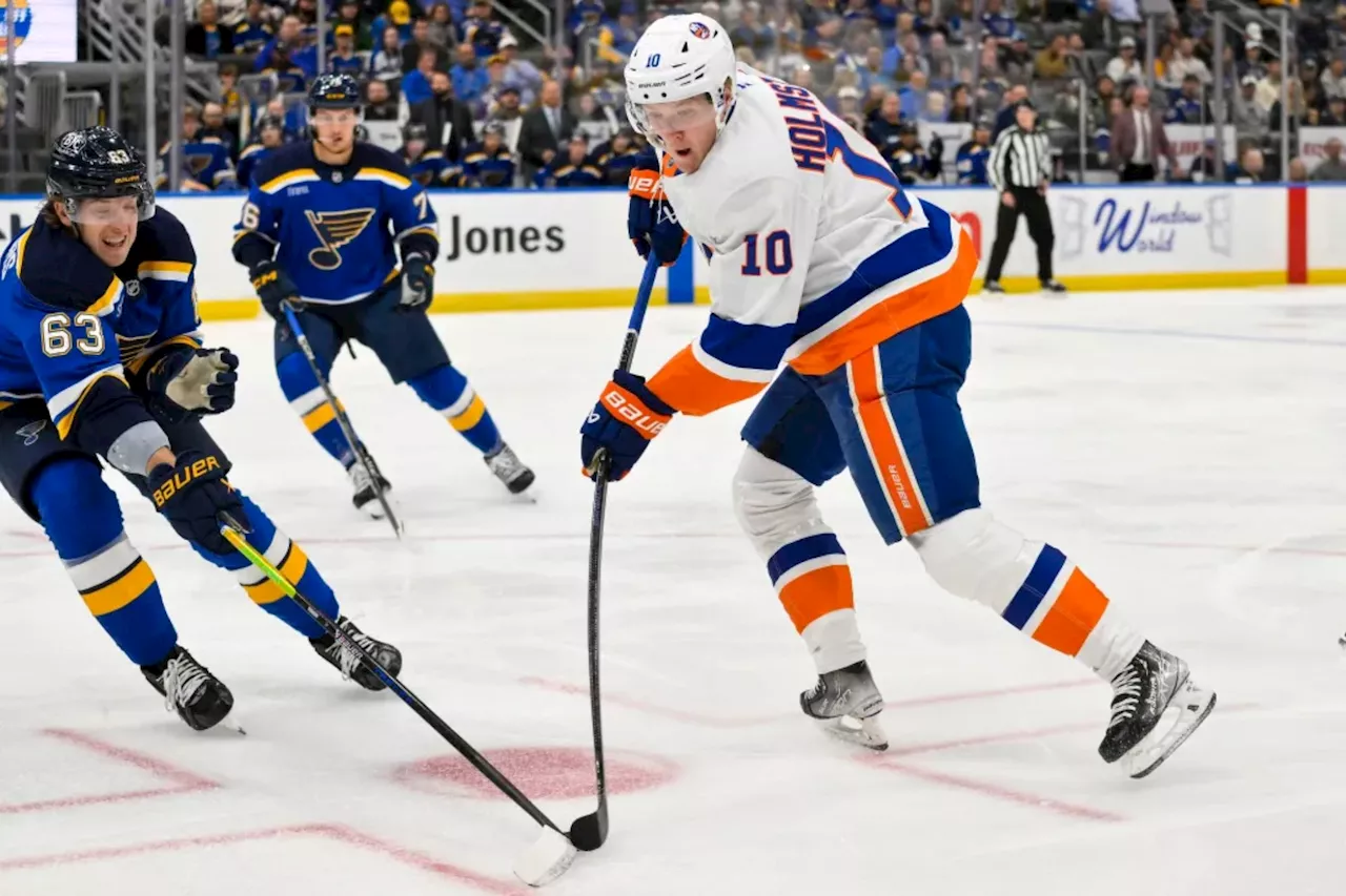 Islanders seeing an added dimension in Simon Holmstrom's game