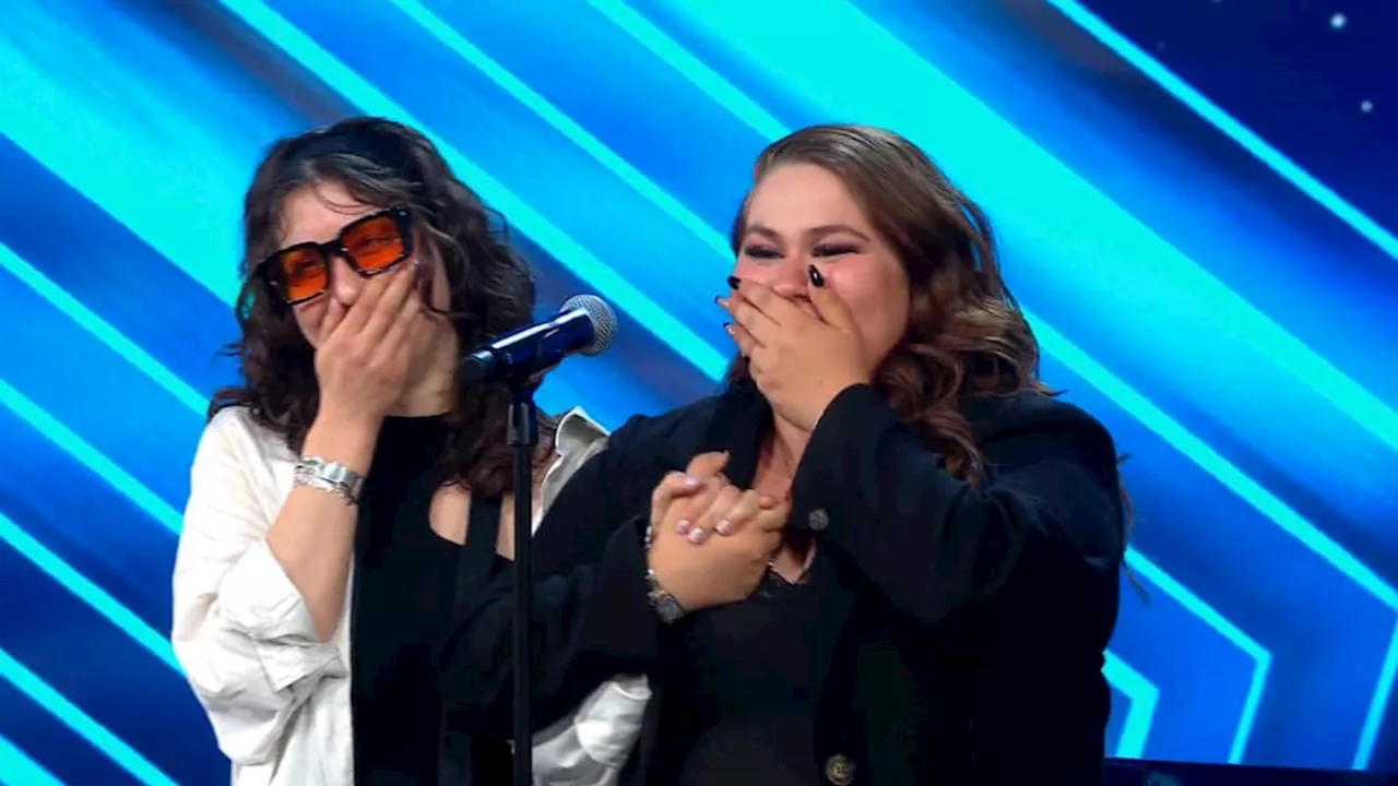 Britt en Roos overdonderd door staande ovatie in Holland's Got Talent: 'Geweldig'