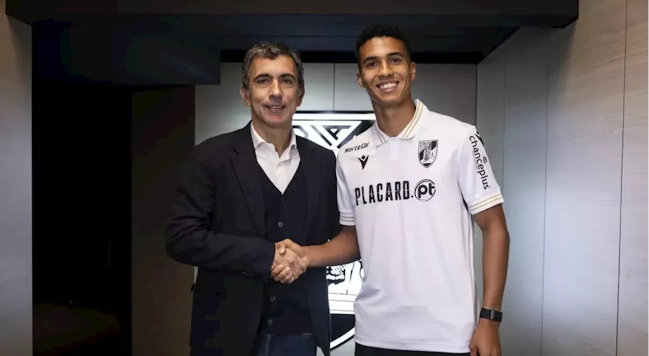 Alberto renova contrato com Vitória até 2028