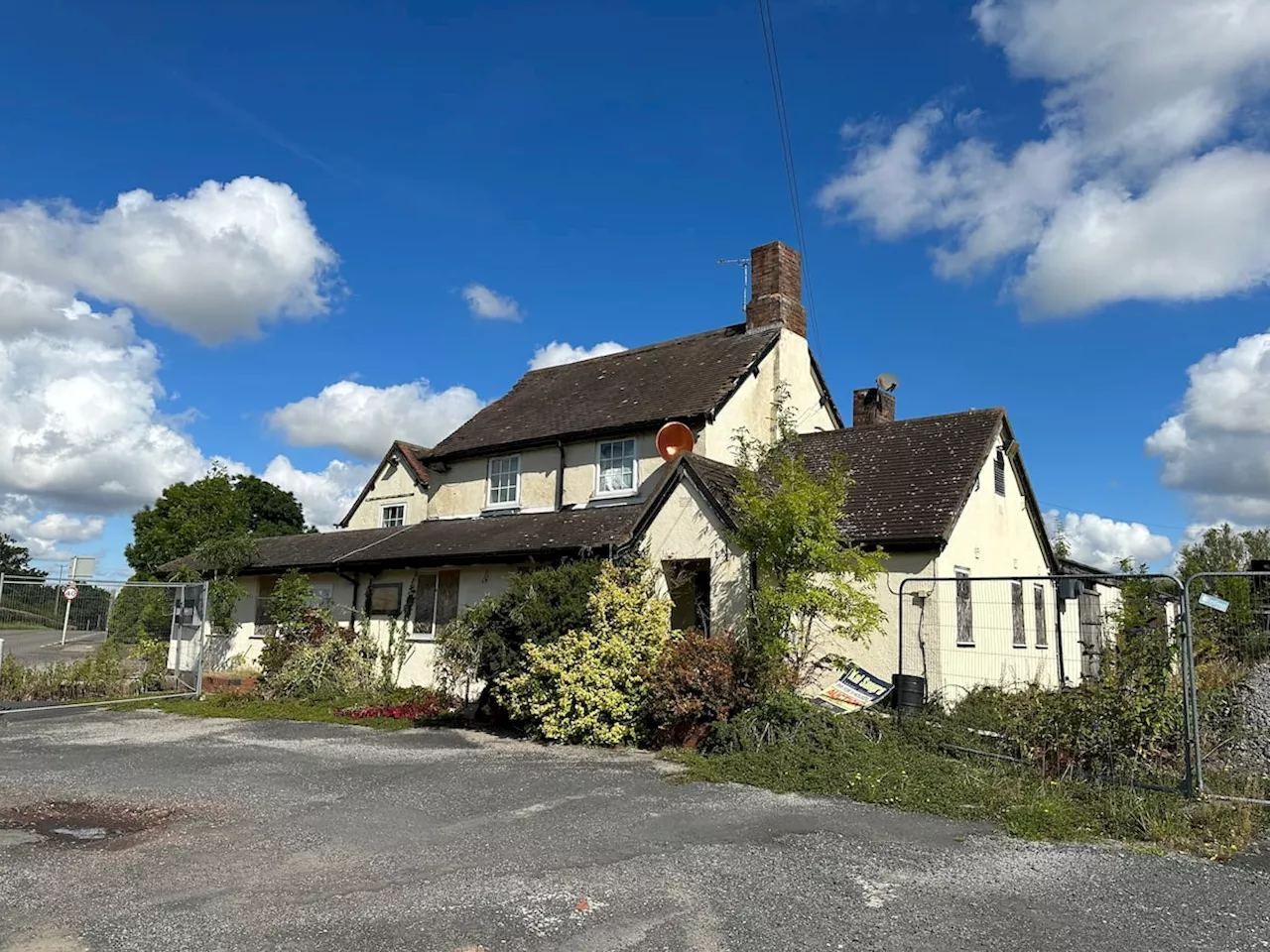 'Eyesore' Bridgnorth pub finally to be demolished after ten years standing derelict