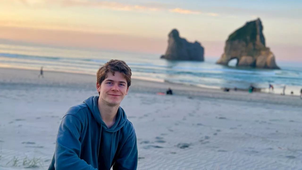 Heartbreaking tributes flow for 22-year-old Aussie hiker crushed by tree