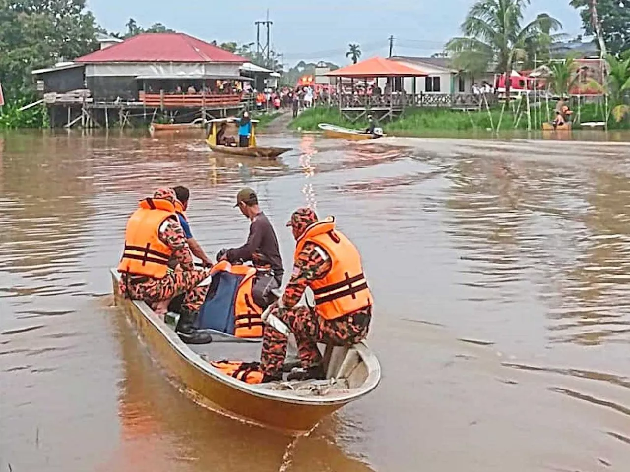 Sarawak Regatta training turns tragic as five participants feared drowned