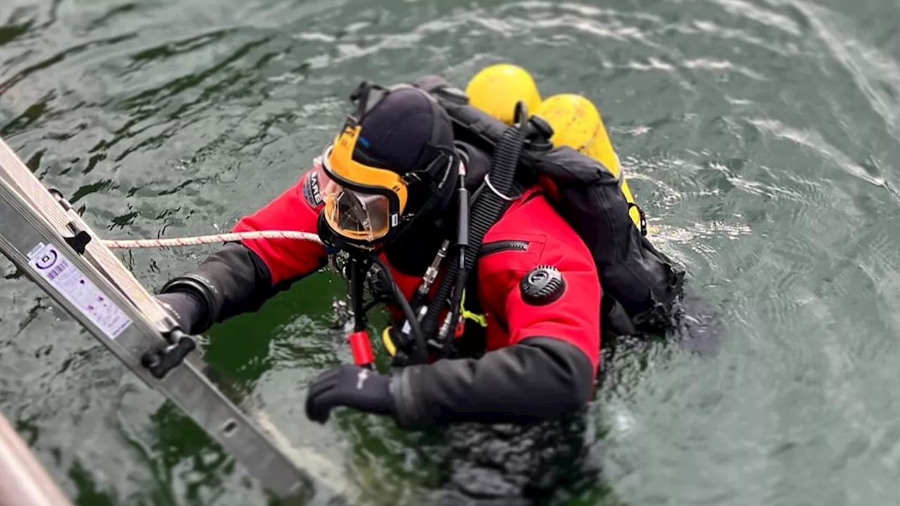 Taucher üben den Ernstfall - Spezialeinheit der Feuerwehr trainiert