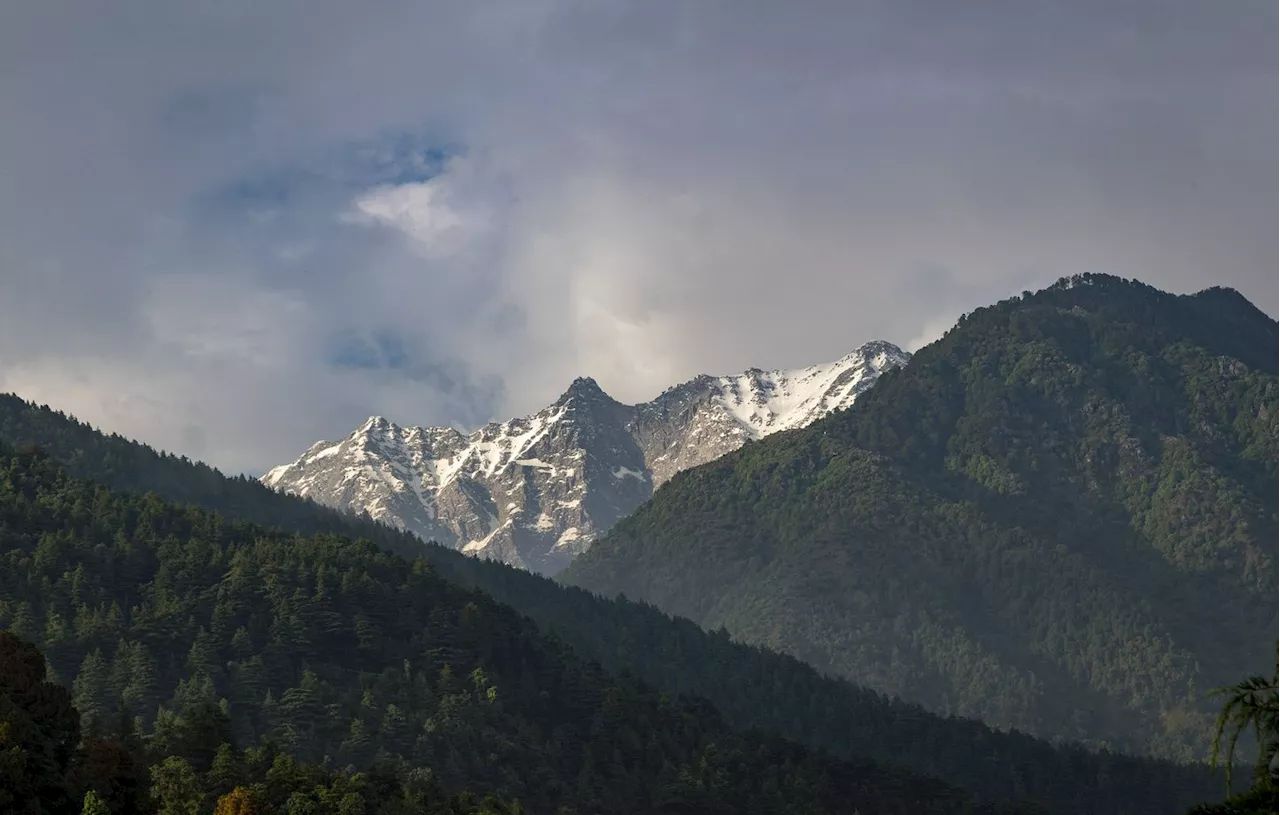 Secourisme spectaculaire des alpinistes coincées en Himalaya par les militaires français