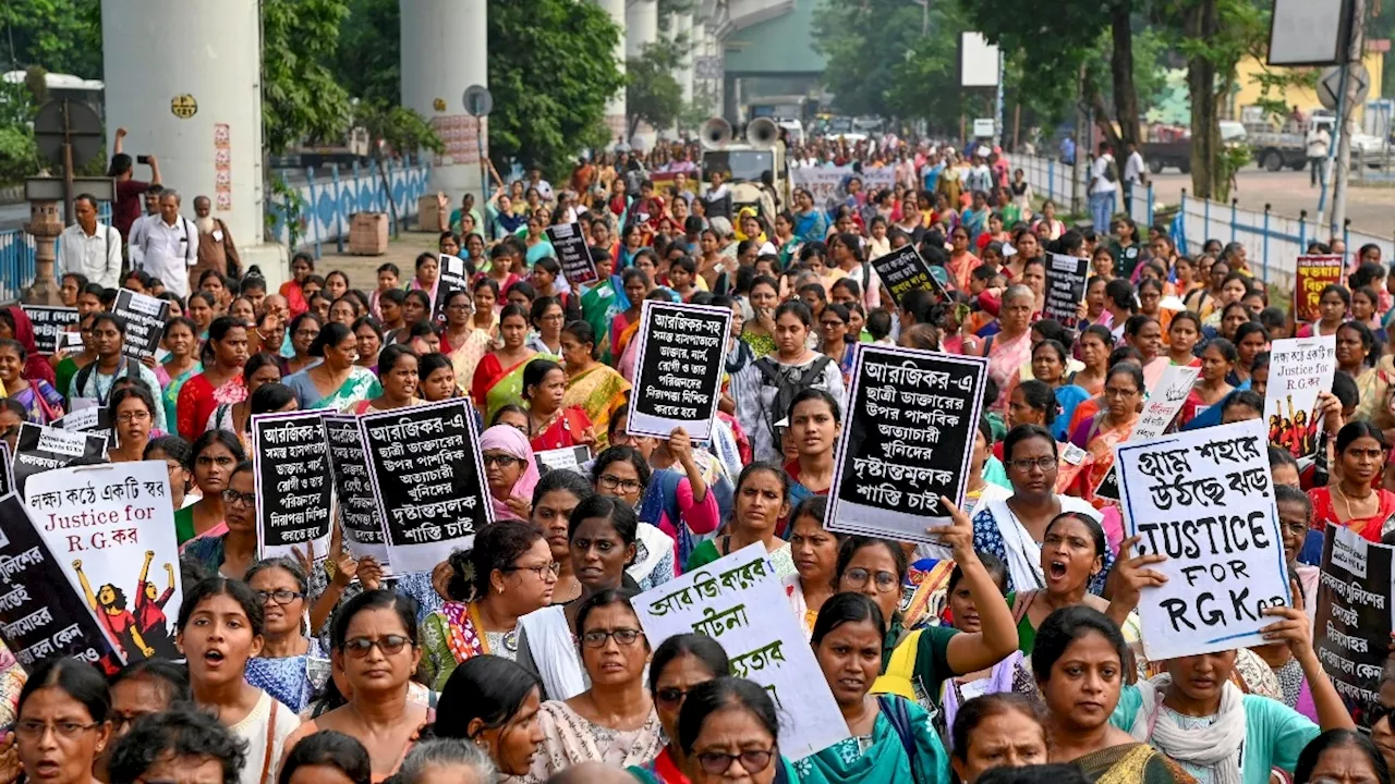 कोलकाता कांड: आमरण अनशन पर बैठे 6 डॉक्टरों की हालत बिगड़ी, ममता बनर्जी ने मुख्य सचिव को भेजा