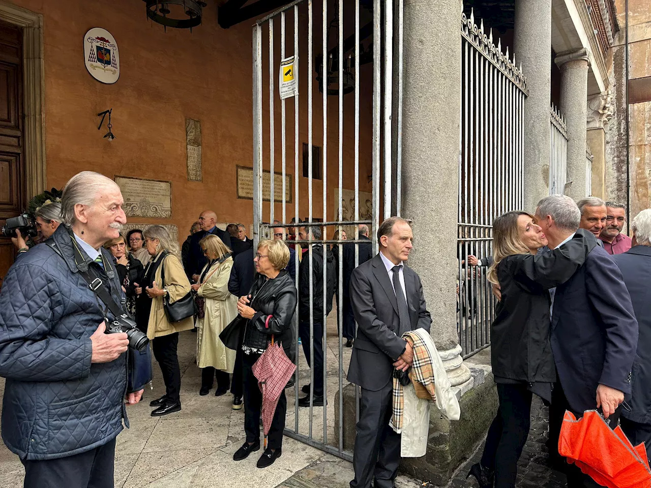 Funerali Battistoni, l'ultimo saluto a San Lorenzo in Lucina