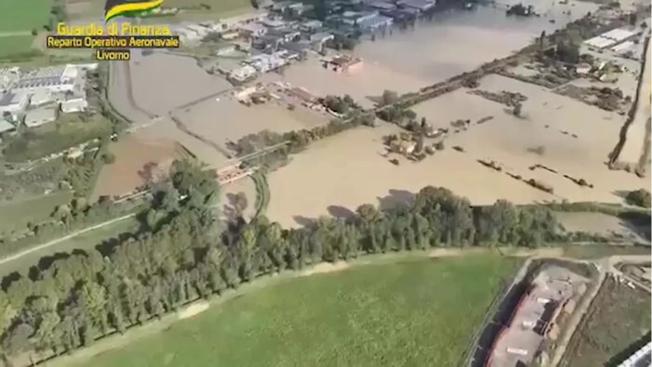 Maltempo in Toscana, allagata Castelfiorentino dove ha esondato l'Elsa