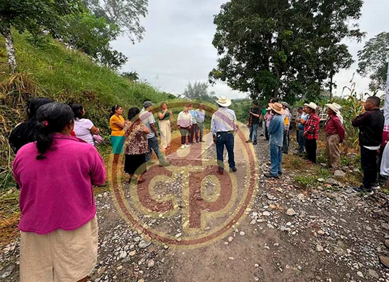 Van comunidades indígenas del norte por “Caminos Artesanales de Concreto”