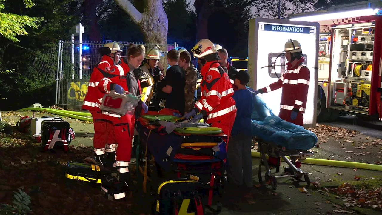 In Lost Place in Essen: Feuerwehr rettet Kinder aus brennender Schwimmbad-Ruine