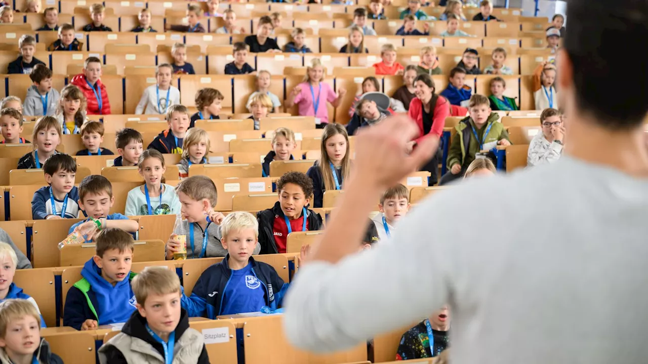 Uni-Diplom für Neunjährige: Würzburger Kinder-Uni wird 20