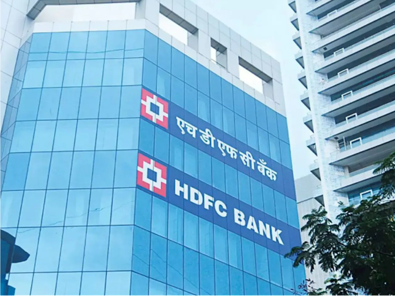 HDFC बैंक का दूसरी तिमाही में मुनाफा 5% बढ़ा: इनकम 9% बढ़कर ₹85,499 करोड़ रही, बैंक के शेयर ने छह महीने में 10...