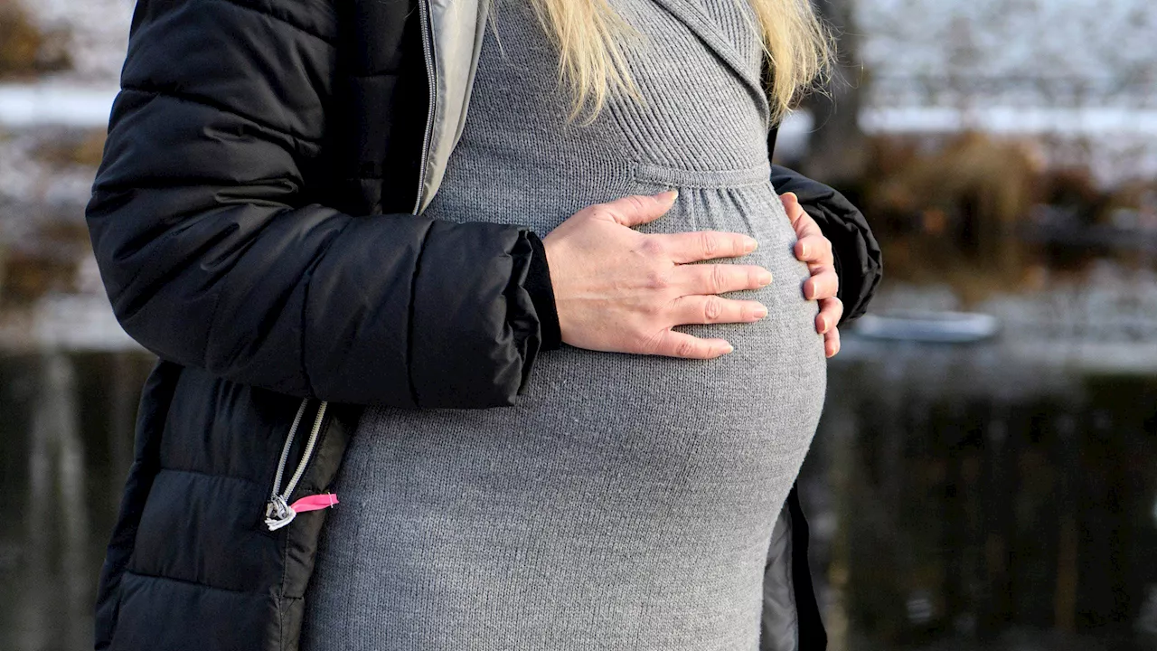 Återvände gravid från sin mammaledighet