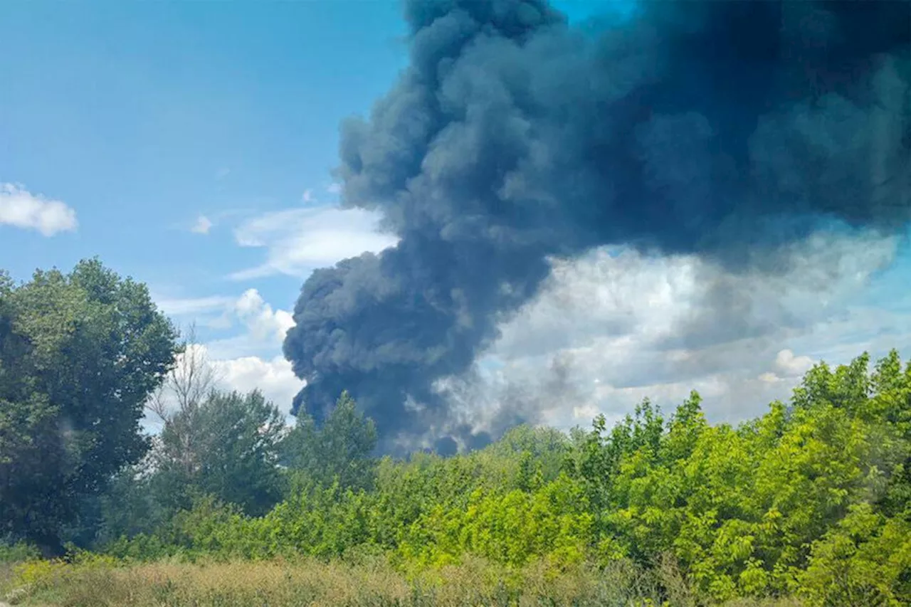 Над Белгородом силы ПВО сбили несколько воздушных целей, поврежден газопровод