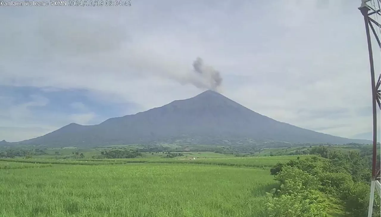 Kanlaon Volcano degasses, spews out volcanic ash