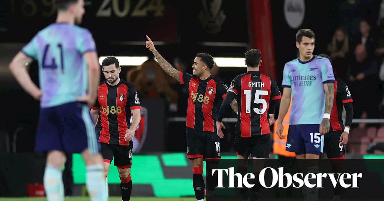 Kluivert wraps up Bournemouth win from spot as Arsenal rue Saliba red