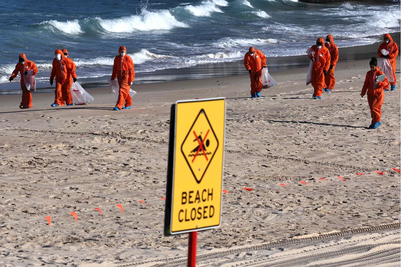 Bola Hitam Misterius Picu Penutupan Pantai Sydney