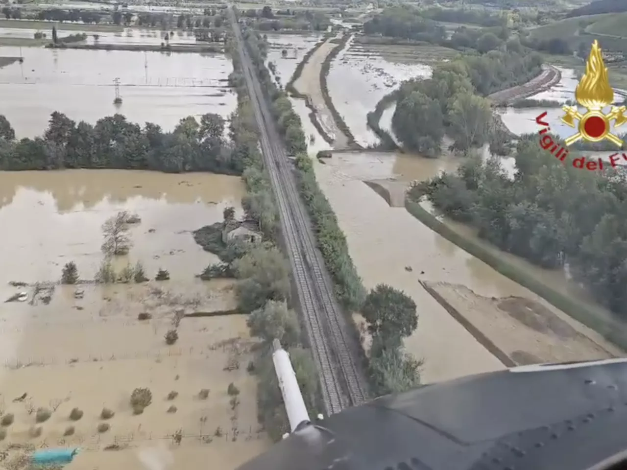 Maltempo, allerta rossa in Emilia-Romagna: fiumi a rischio e allagamenti, possibili evacuazioni