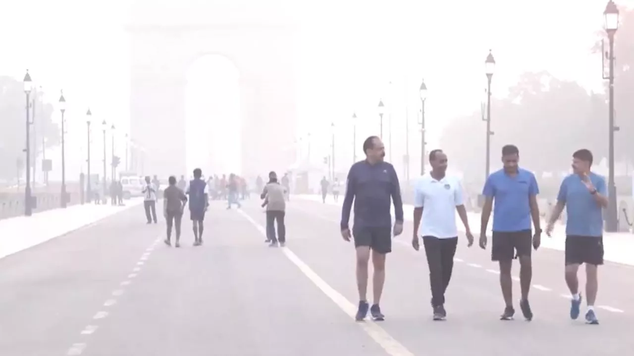 Delhi Pollution: 'खराब' हुई दिल्ली की आबोहवा, कई इलाकों में छाई धुंध; AQI 273 पर पहुंचा