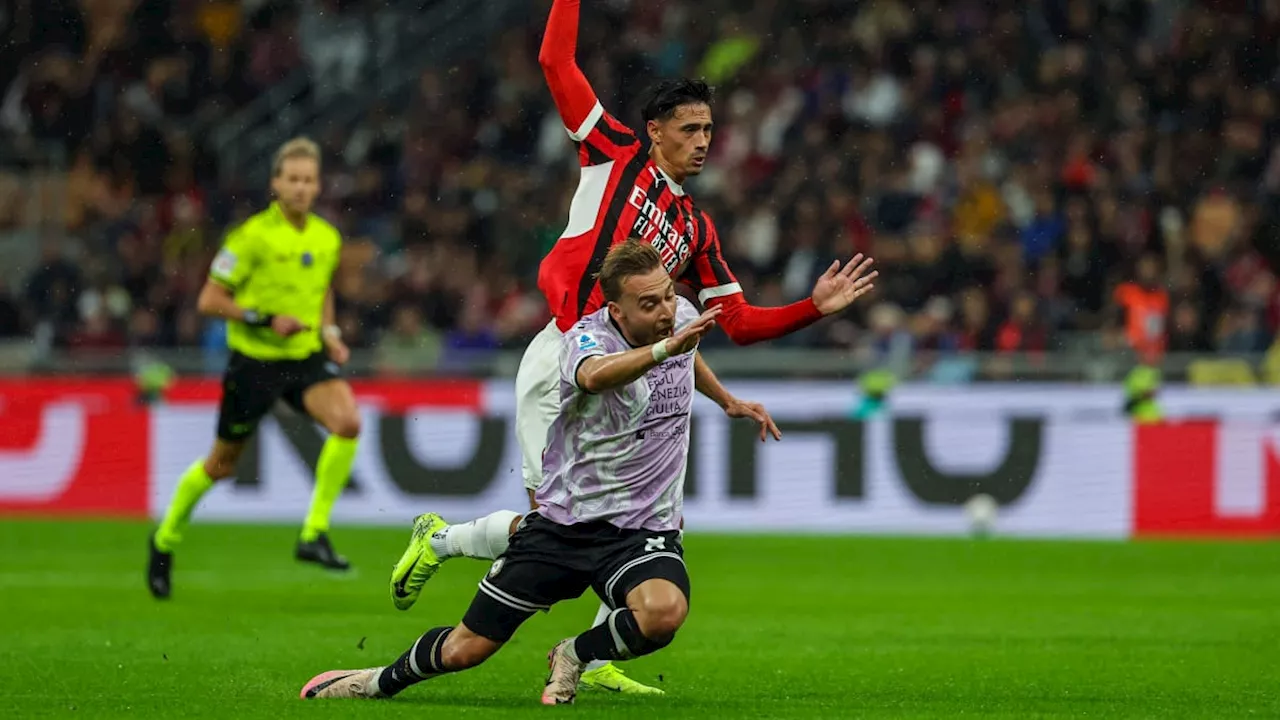 Reijnders berührt Lovric leicht und fliegt vom Platz