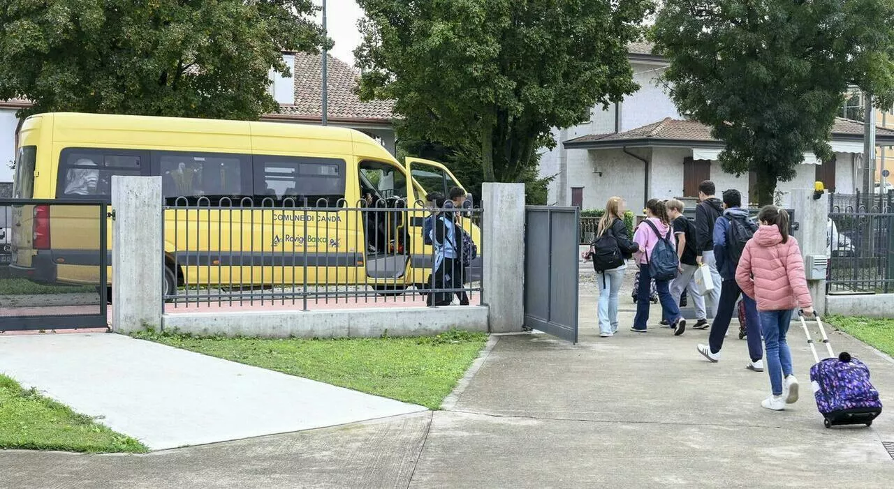 Bambino di 11 anni entra in classe con un coltello e lo estrae davanti ai compagni. I genitori impediscono ai