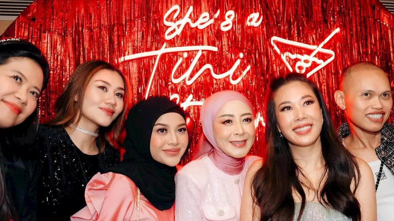 6 Potret Aurel, Syahnaz Sadiqah dan Olla Ramlan Berhijab Glamor di Ultah Marlene Hariman