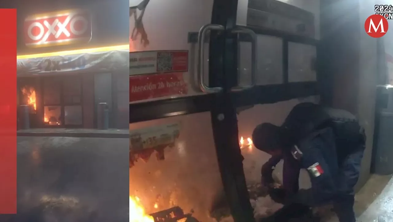 Policías rescatan a empleada de incendio en una tienda de conveniencia en Escobedo