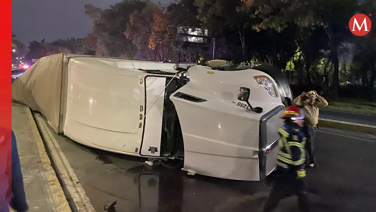 Vuelca tráiler con toneladas de cacahuate en la Raza