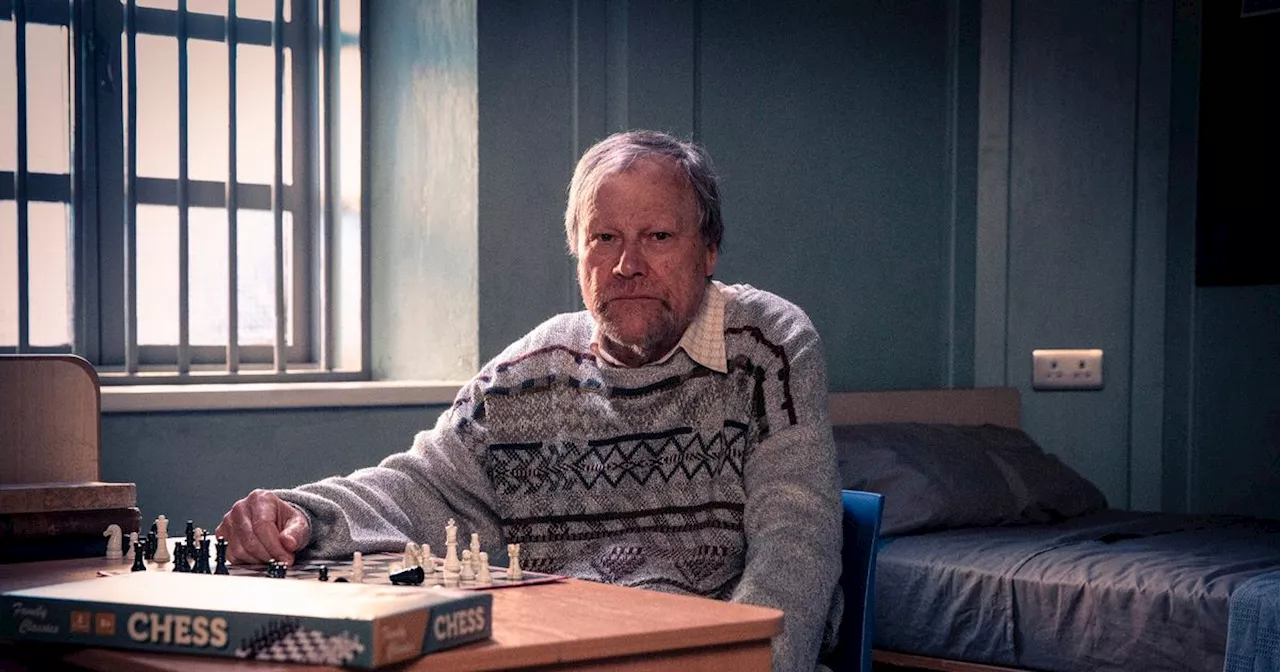 Coronation Street's Roy Cropper enjoys sweary football chant and fans love it