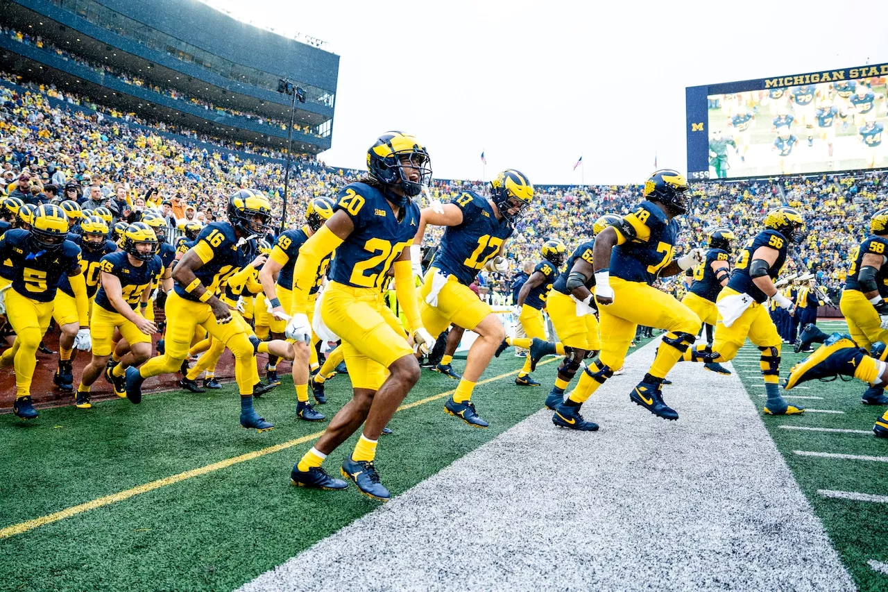 How to watch #24 Michigan vs. #22 Illinois football: Time, TV channel, FREE live streams