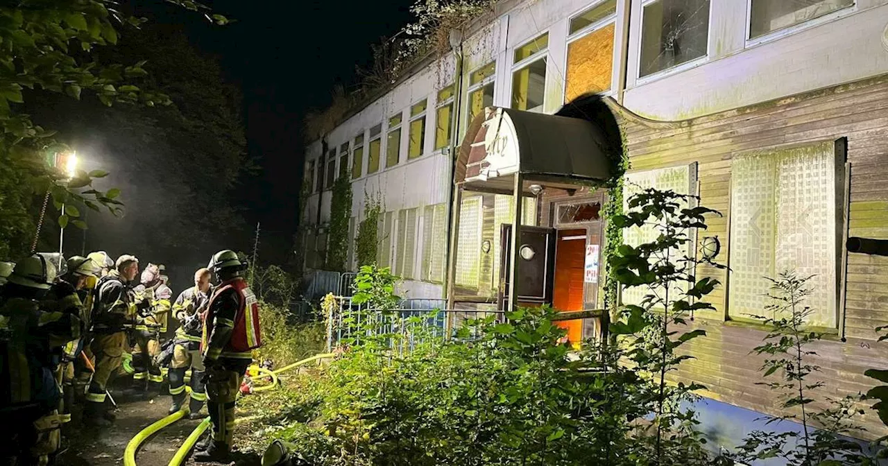 Essen: Jugendliche sitzen bei Brand in leer stehendem Schwimmbad fest