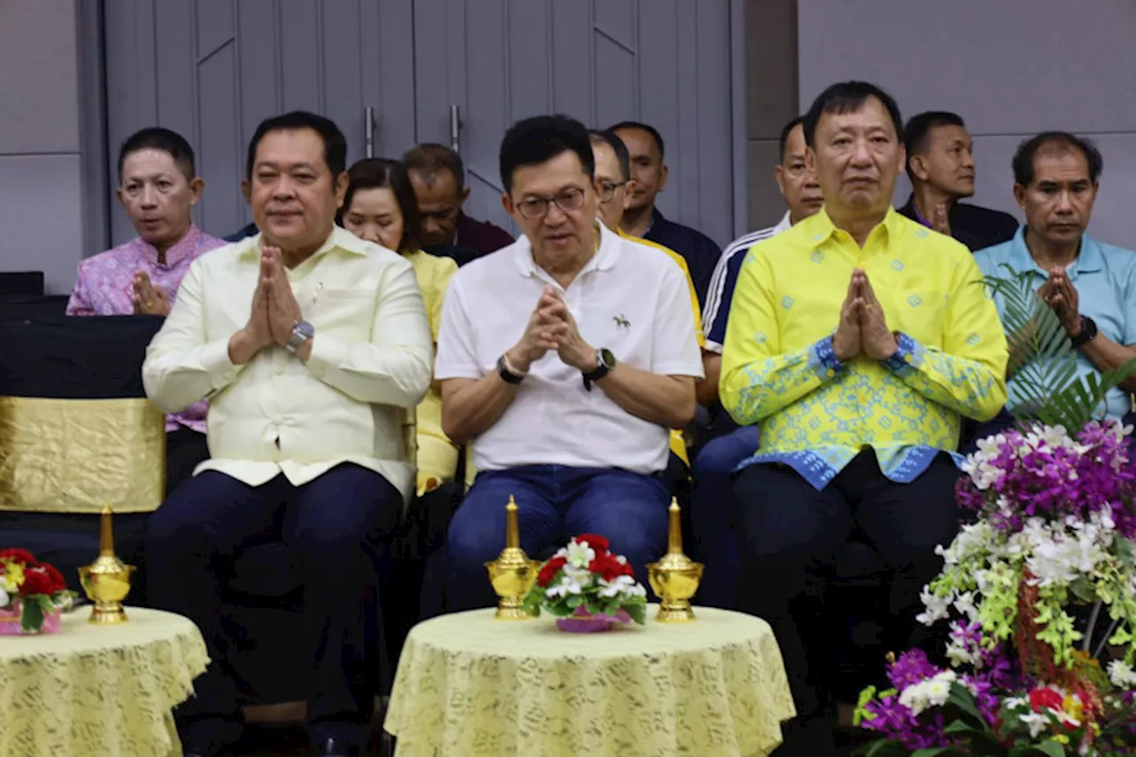 “ทวี” ไม่ทิ้งไทยพุทธ ลงพื้นที่ยะลาร่วมถวายสังฆทานพระภิกษุสงฆ์ 70 วัด